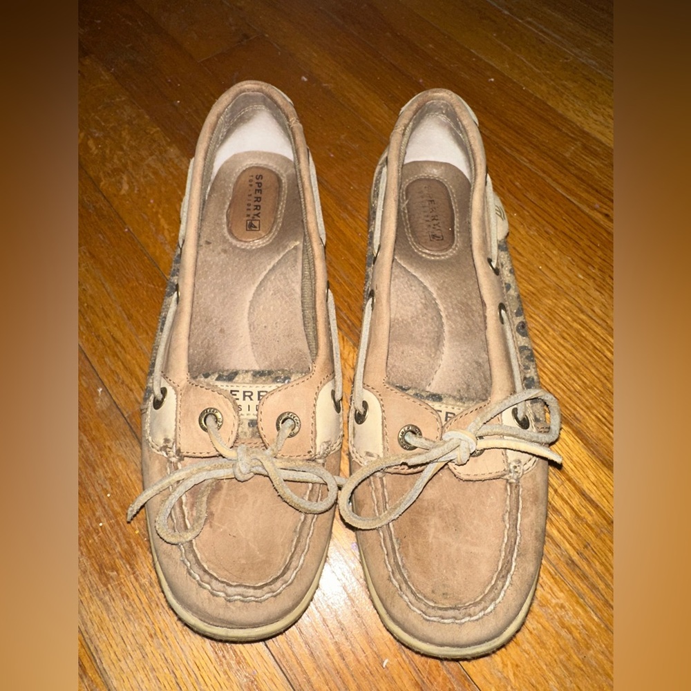 Sperry shoes size 7.5 women, worn but still in good condition